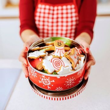 A Decorative Way to Store Christmas Cookies