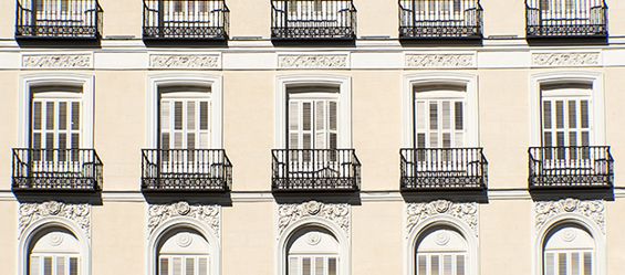 Balcones: cómo amueblarlos según los puntos cardinales