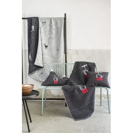 Cuddly Blankets & Throws