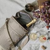 Bicchieri, utensili e accessori ideali per un picnic fuori porta