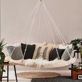 Vackra hängande sängar, hängmattor och hängande stolar