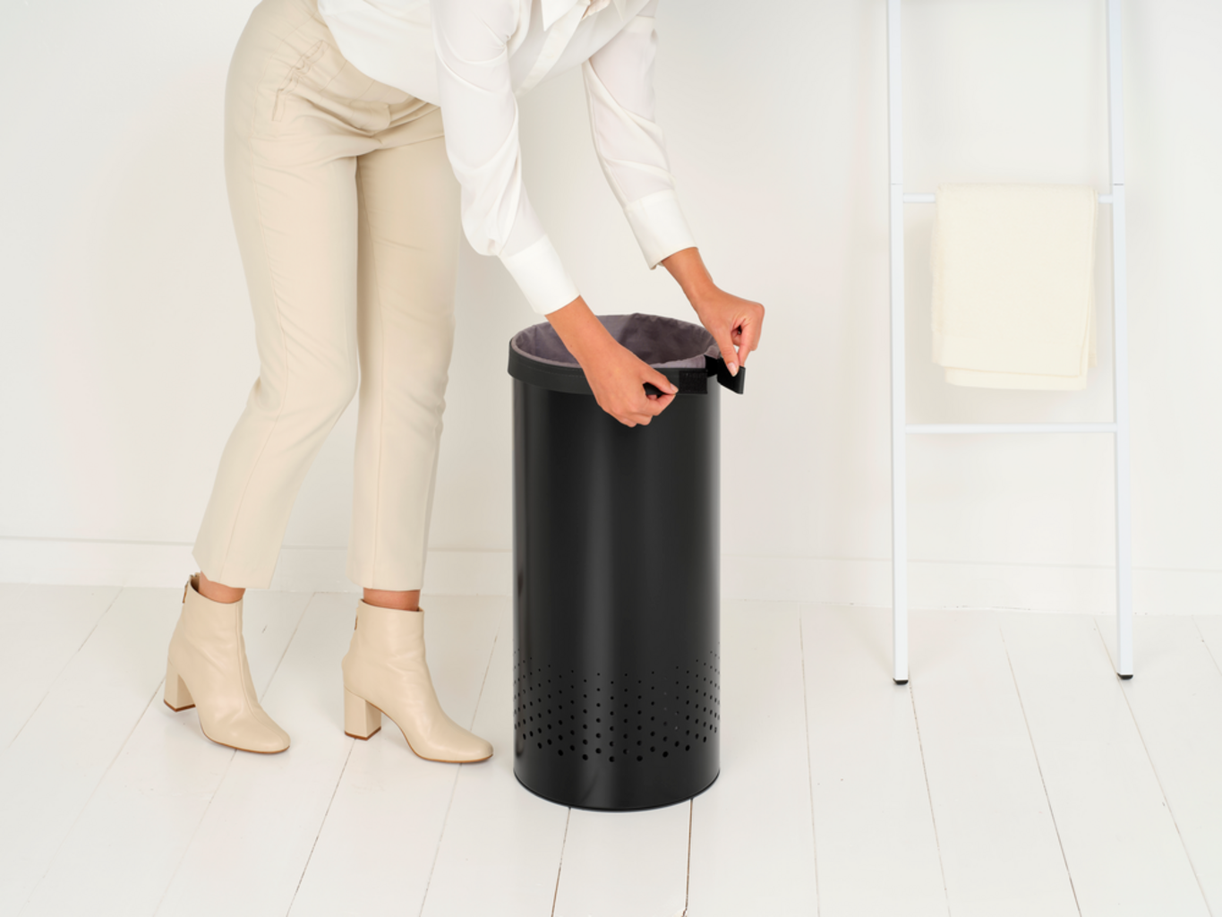 Brabantia Laundry Box with Plastic Lid - 35 Litres - Matt Black