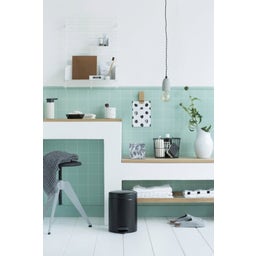 Treteimer Newicon 5 L mit Kunststoffeinsatz - Matt Black
