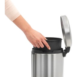 NewIcon - Pattumiera a Pedale 5 L con Inserto in Plastica - Matt Steel Fingerprint Proof