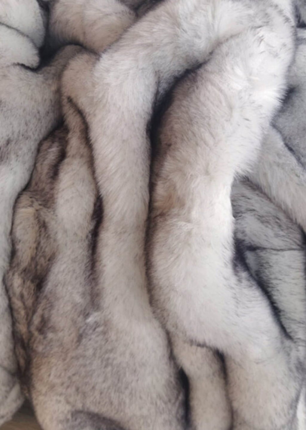 Star Home Phoenix - Faux Fur Throw - Silver