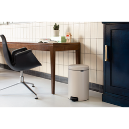 Treteimer Newicon 20 L mit Kunststoffeinsatz - Soft Beige