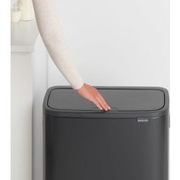 Bo Touch Bin 60 L mit 1 Kunststoffeinsatz - Matt Black