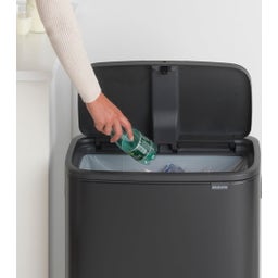 Bo Touch Bin 60 L mit 1 Kunststoffeinsatz - Matt Black