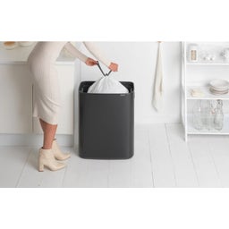 Bo Touch Bin 60 L mit 1 Kunststoffeinsatz - Matt Black