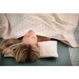 NOVA Kissen Namaste inkl. Dinkelspelzfüllung - rohweiß