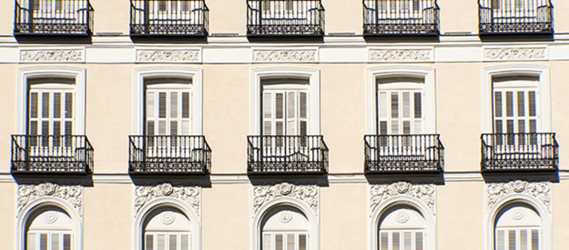 Balcones: cómo amueblarlos según los puntos cardinales