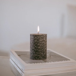 Eulenschnitt Blockkerze Olive Klein - Schwarz