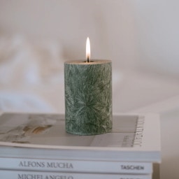Eulenschnitt Olive Pillar Candle, small - Green