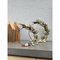 Badeko Decorative Ring with a Stand - 20 cm