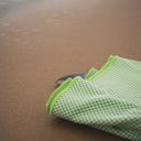 Potovalna brisača z bambusovimi vlakni iz aktivnega oglja, 80 x 40 cm - zelena