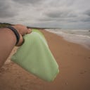 Potovalna brisača z bambusovimi vlakni iz aktivnega oglja, 80 x 40 cm - zelena