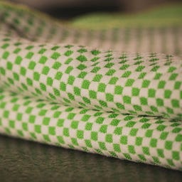 Potovalna brisača z bambusovimi vlakni iz aktivnega oglja, 80 x 40 cm - zelena