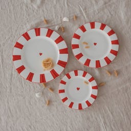 Eulenschnitt Frühstücksteller wellig 20,3 cm - rot Herz
