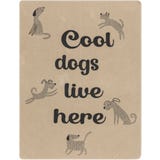 Odeja za hi&scaron;ne ljubljenčke "cool dogs live here"