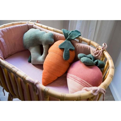 Lorena Canals Gestricktes Kissen -  Cathy the Carrot - 1 Stk