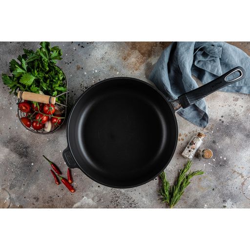Sauté Pan with High Sides and Detachable Handle